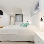 בית הארחה Farol נאזרה