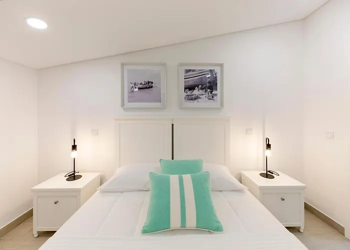 Farol בית הארחה נאזרה