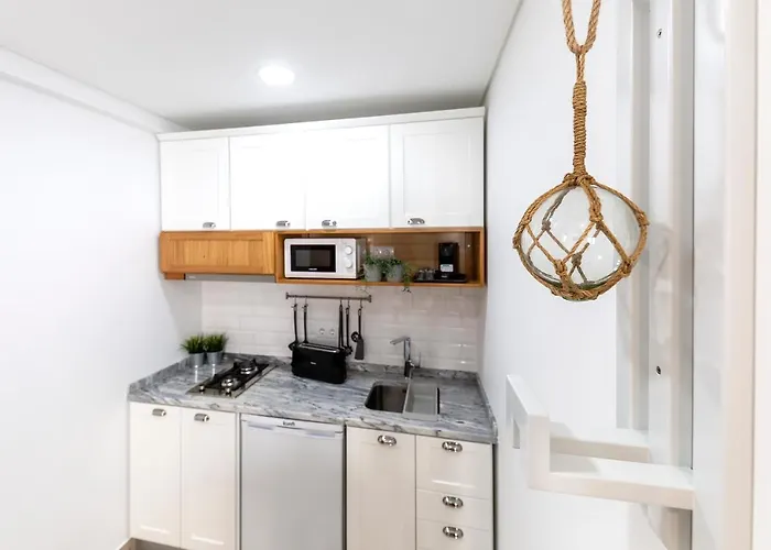 Farol בית הארחה נאזרה